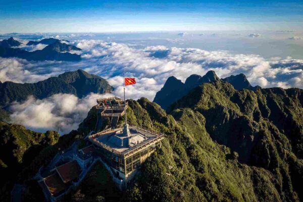 TOUR TREKKING FANSIPAN